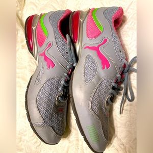 Women size 11 pumas.